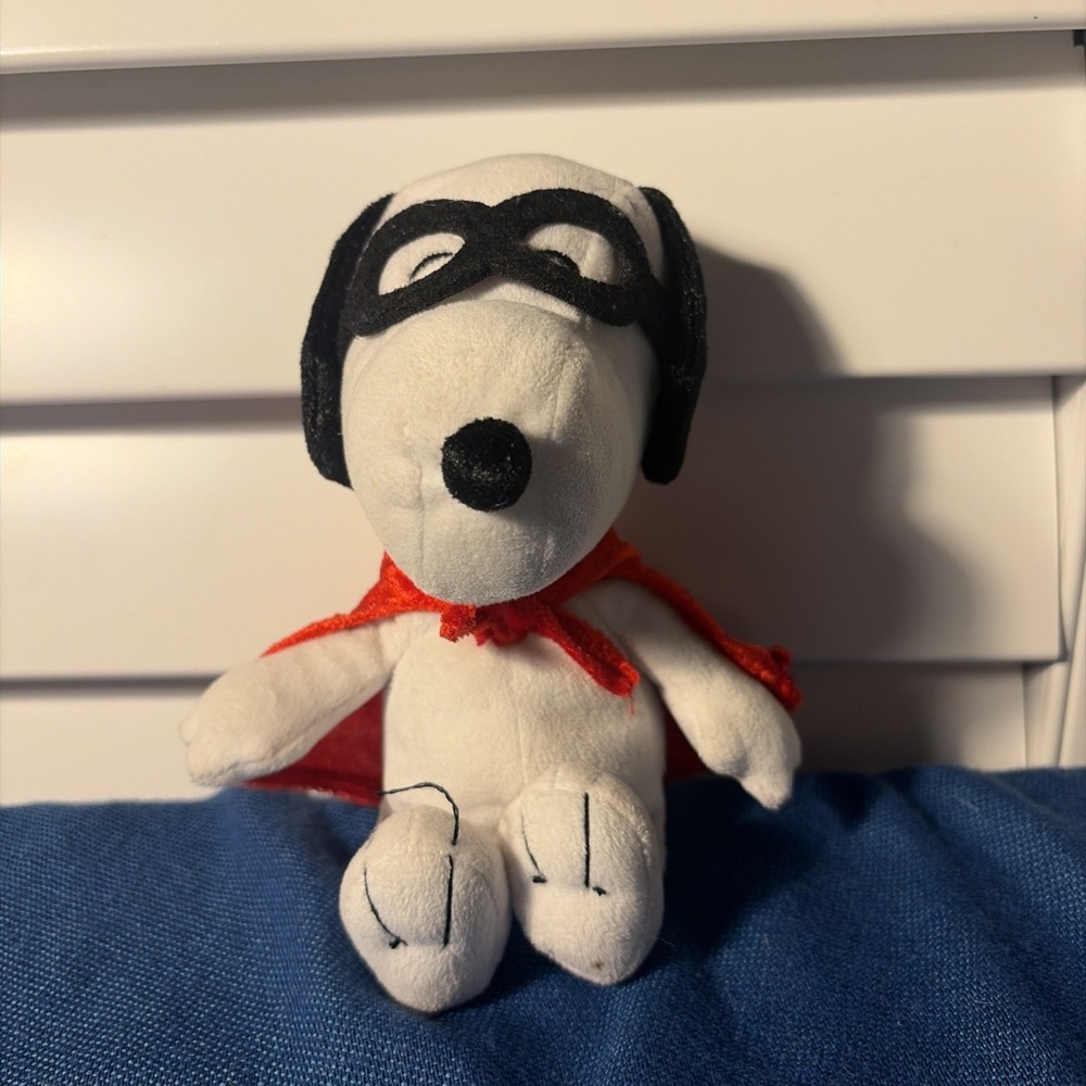 Exclusive Peanuts Snoopy Plush Masked Marvel 6" Plush- red cape